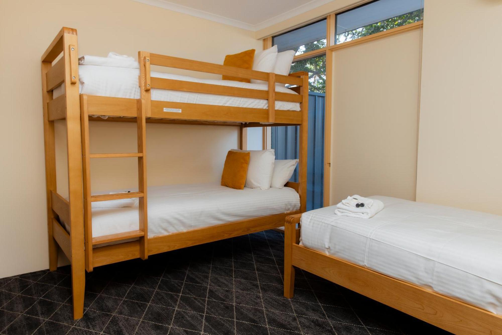 Lakeview Hotel Motel シェルハーバー エクステリア 写真